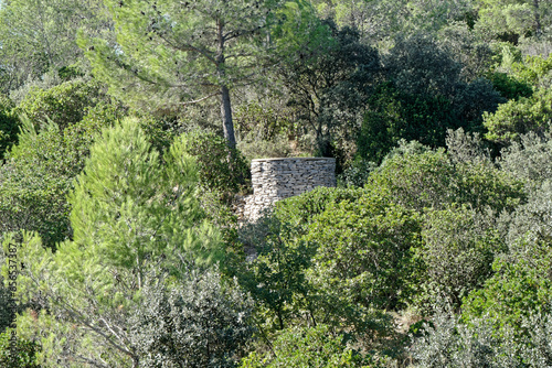 Vue de la combe des Bourguignons à Marguerittes dans le Gard - France photo