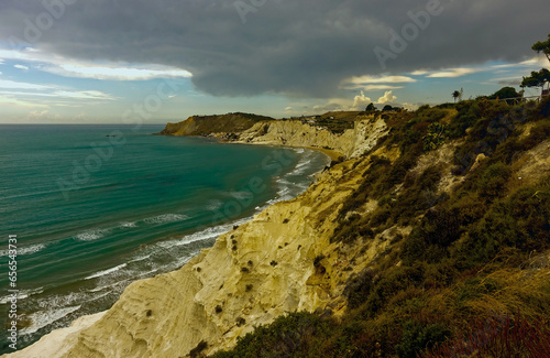 Vista panoramica delle bianche scogliere di Scala dei Turchi 9642b