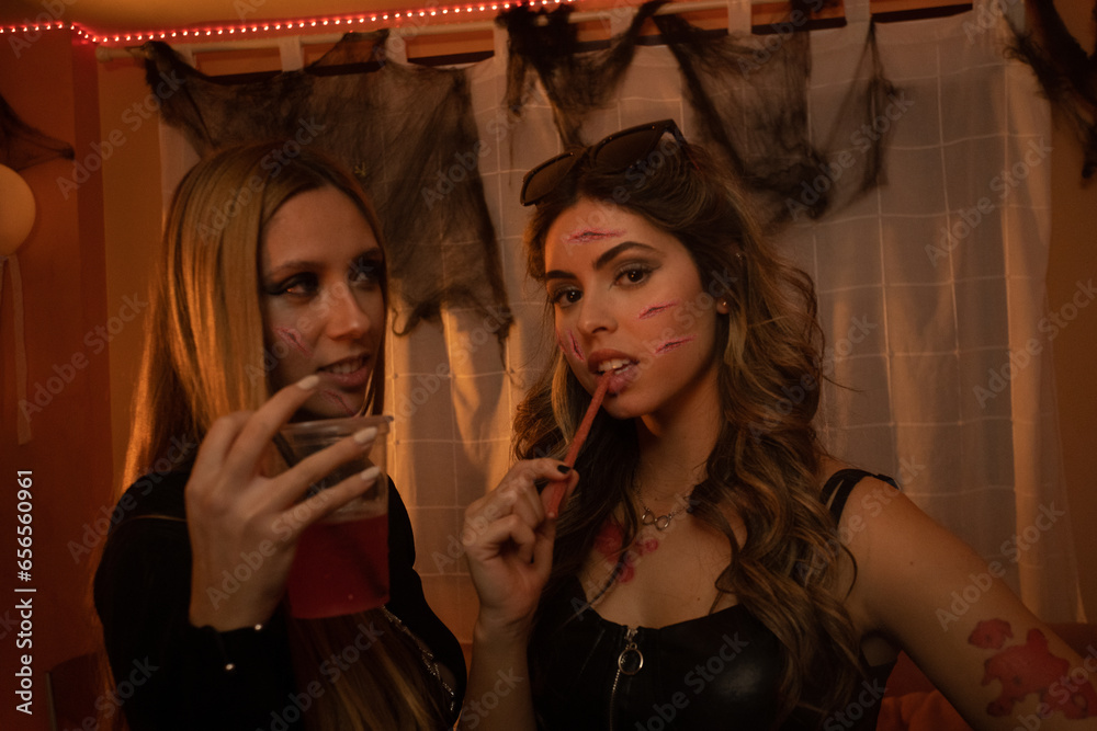 Φωτογραφία European Halloween party in a friends apartment- -Images of Young adults celebrating Halloween