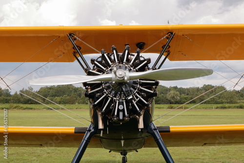 Biplane with 9-cylinder double-row radial engine