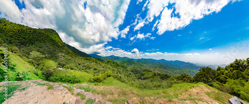 MINCA, SIERRA NEVADA DE SANTA MARTA EN EL FONDO EL RODADERO SANTA MARTA COLOMBIA