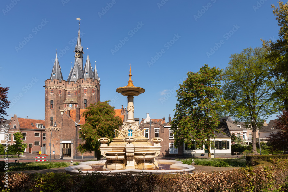 City gate - Sassenpoort, in the center of the Hanseatic city of Zwolle in Overijssel. - obrazy, fototapety, plakaty 