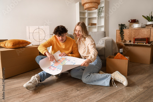 Young couple with house pla...