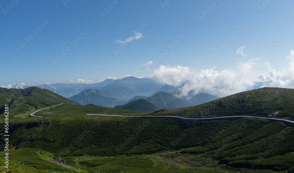Fototapeta premium 乗鞍岳に続く道