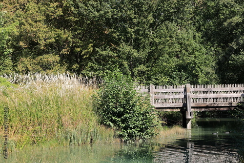 Sonniger Spätsommertag in einem Landschaftspark in Hamm in Nordrhein-Westfalen