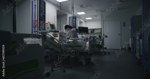 Εκτύπωση καμβά Emergency room with modern equipment in hospital