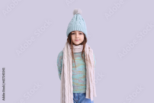 Cute little girl in winter ...
