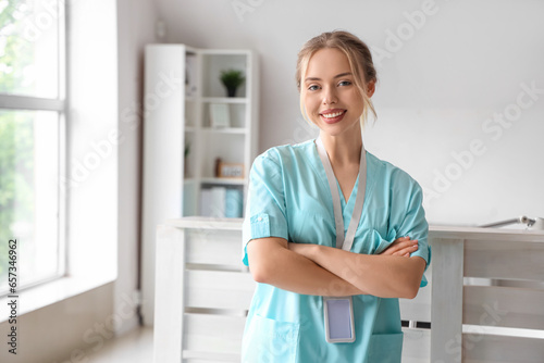 Female medical intern in cl...