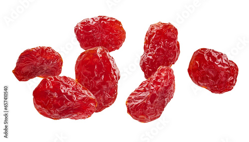 bayas uva pasa roja flotando sobre fondo blanco photo