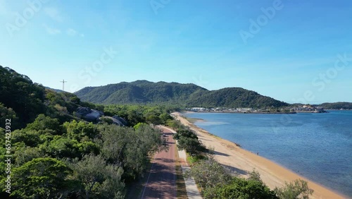 Islan route between mountains and sea