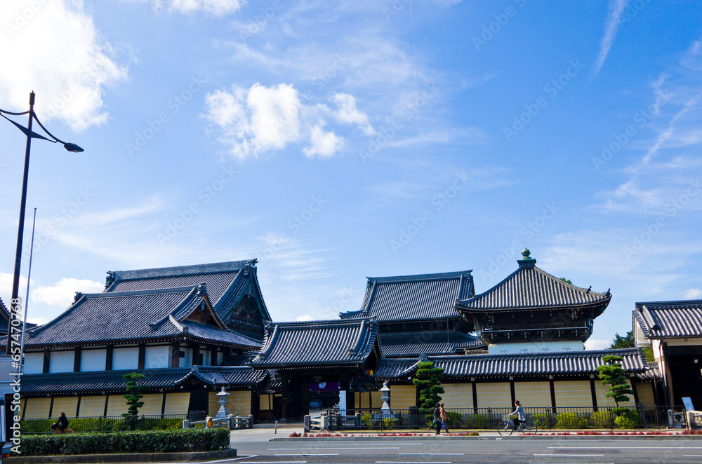 Nishi Honganji Temple is a large temple compound with many beautiful buildings of historical and architectural significance. It is one of two head temples of the Jodo Shinshu sect of Buddhism in Kyoto