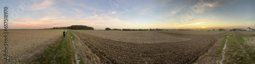 Panorama einer Landschaft in Bayern - kleines Dorf, Feld, Acker, Wald, Forst, Wiese, Natur, ländlich, auf dem Land, Spaziergang, Luxus Natur