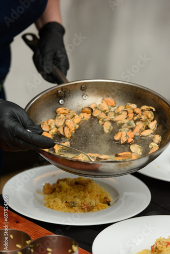 preparation of paella with chicken and mussels