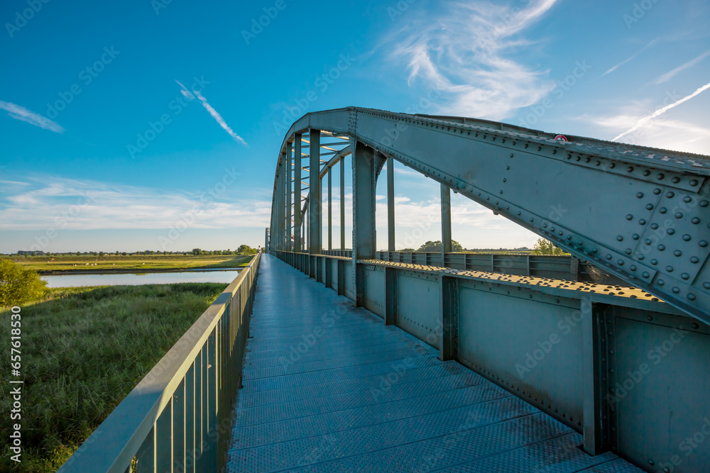 Eiderbrücke über die Eider bei Friedrichstadt in Schleswig-Holstein 