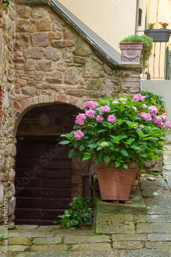 Montegonzi, old village in Arezzo province, Tuscany © Claudio Colombo