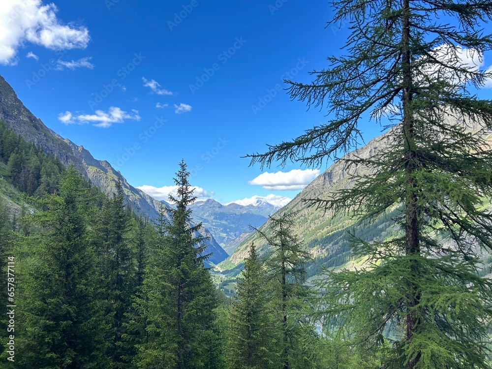 Obraz premium Beautiful Alps and mountain hiking in Italy. 