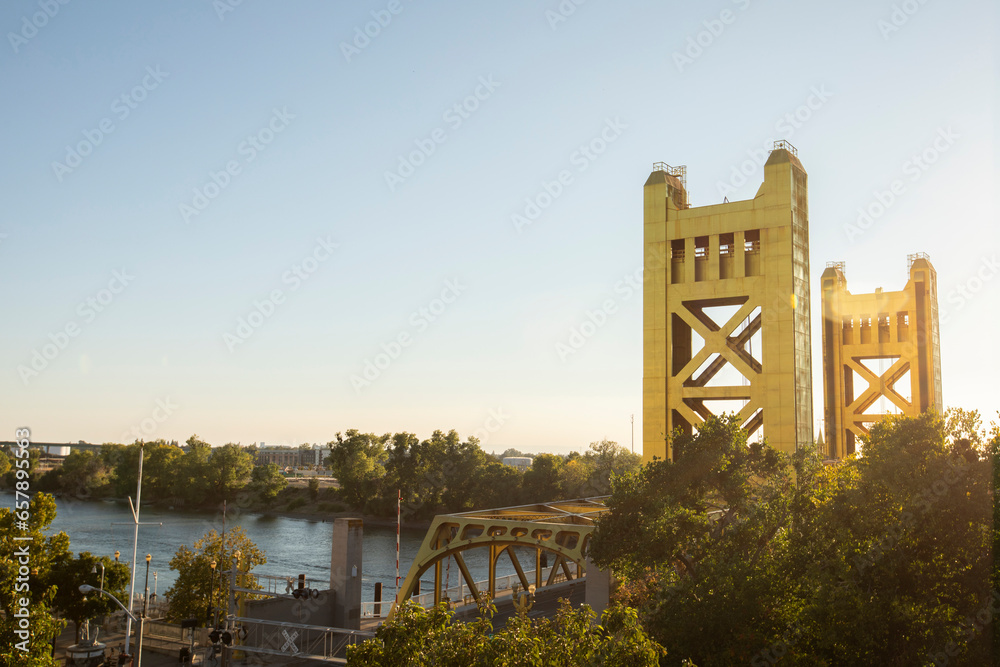 Sunset view of the historic 1935 Tower Bridge in downtown Old Sacramento, California, USA. - obrazy, fototapety, plakaty 