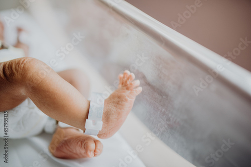 newborn feet in a hospital crib