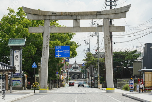 Japan Rail Kotohira Station, Kagawa Prefecture　金刀比羅宮門前町鳥居　JR琴平駅前の通り photo