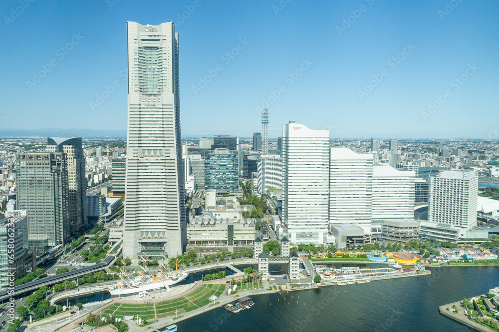 Fototapeta premium 神奈川県横浜市みなとみらいの都市風景