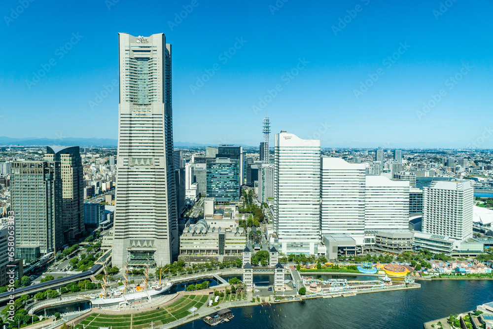 Naklejka premium 神奈川県横浜市みなとみらいの都市風景