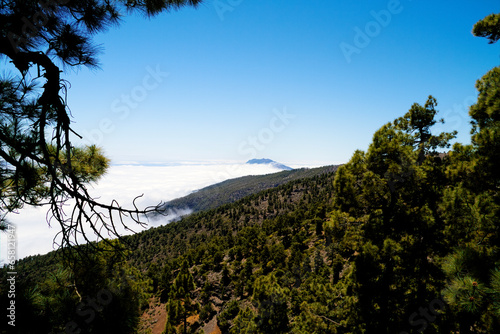 Blick über die Ostküste in Richtung Teneriffa am Pico de la Nieve auf La Palma.