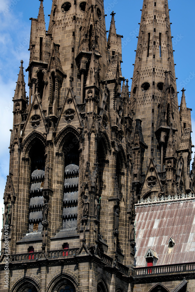 Obraz premium Clermont-Ferrand city gothic cathedral Notre-Dame-de-l'Assomption building from black lava, France