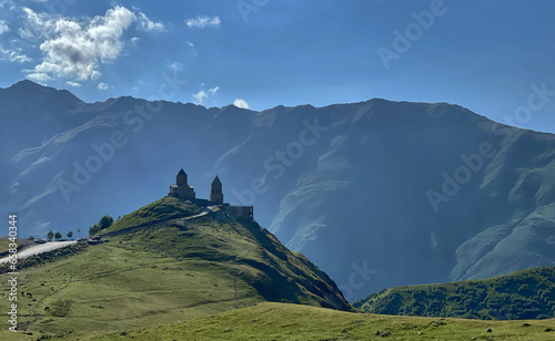 Gergetier Dreifaltigkeitskirche, Stepanzminda, Kaukasus, Kasbek, Mzcheta-Mtianeti, Georgien photo