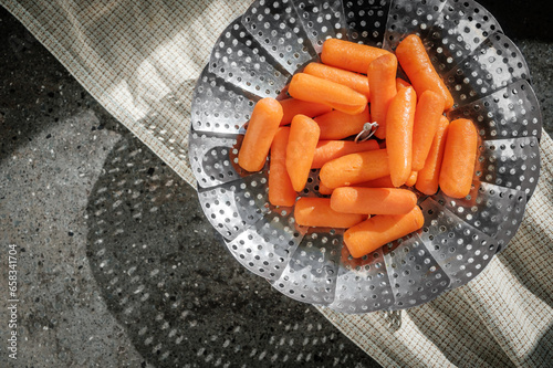 Foto Baby Carrots in a Steamer Basket