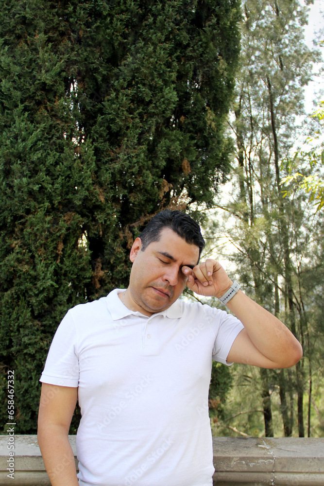 40-year-old dark-skinned Latin man suffers from pain and burning in his eyes due to allergies and environmental pollution 40-year-old dark-skinned Latin man suffers from pain and burning in his eyes due to allergies and environmental pollution