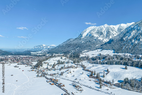 Traumhafter Wintertag bei Oberstdorf im Oberallgäu © ARochau