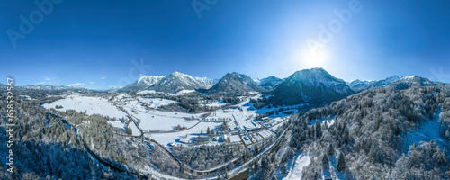 Winter im Oberallgäu südlich von Oberstdorf, 360° Rundblick an einem wolkenlosen Wintertag © ARochau