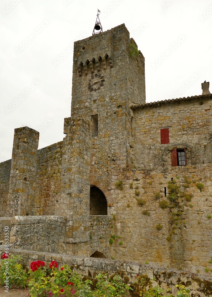 Les remparts du village médiéval fortifié de Larressingle
