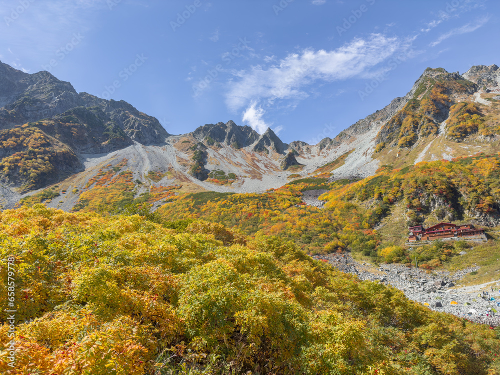 涸沢カールの秋、紅葉シーズンの絶景(2023年10月) 涸沢カールの秋、紅葉シーズンの絶景(2023年10月)