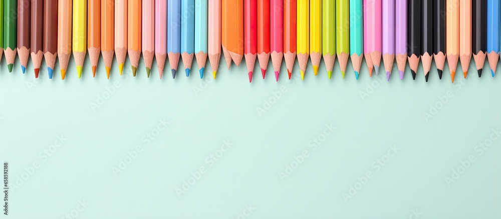 Obraz premium Vibrant pencils against isolated pastel background Copy space
