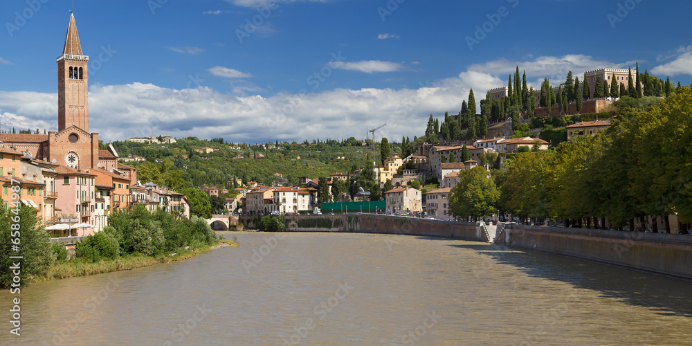 Obraz premium River Adige through Verona