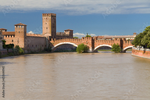 Obraz na płótnie Scaligero Bridge in Verona w salonie
