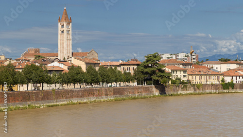 Obraz na płótnie Basilica de San Zeno from the Castelvecchio Bridge in Verona w salonie