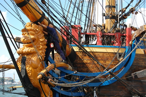 Grosses Segelschiff im Hafen