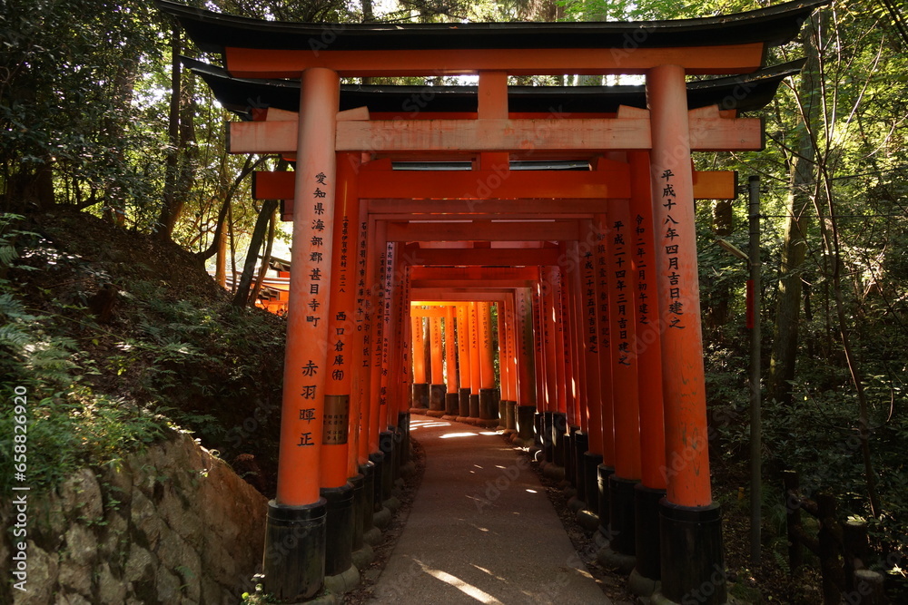 Fushima Inari-Schrein (der Schrein der Tausend Tore) Fushima Inari-Schrein (der Schrein der Tausend Tore)