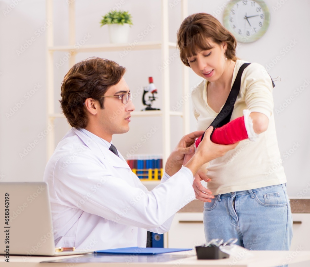 Young woman visiting doctor traumatologist Young woman visiting doctor traumatologist