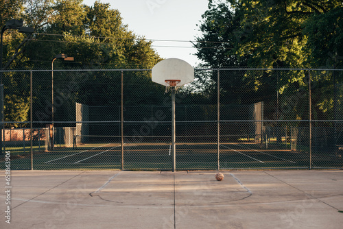 Fototapeta Naklejka Na Ścianę i Meble -  urban basketball court