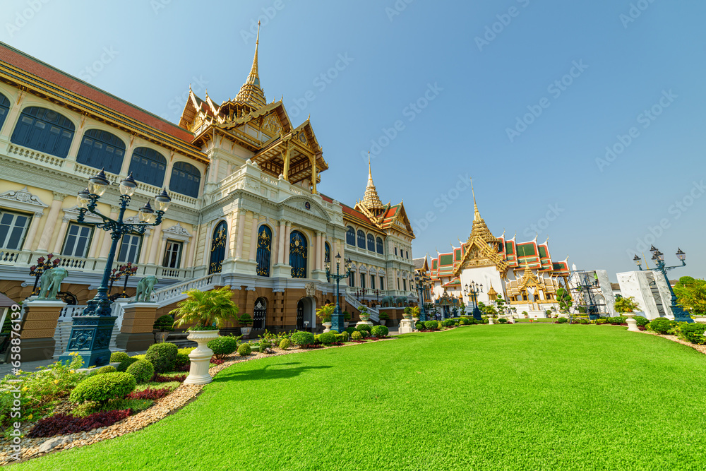 Naklejka premium Awesome view of the Grand Palace in Bangkok, Thailand