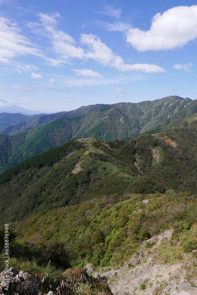 Mt. Tonodake is the highest peak along the Omote Ridge that runs between Mt. Oyama and Nabewari Ridge . It has easy access, being about 80 minutes to Shibusawa Station from both Shinjuku and Tokyo. Mt. Tonodake is the highest peak along the Omote Ridge that runs between Mt. Oyama and Nabewari Ridge . It has easy access, being about 80 minutes to Shibusawa Station from both Shinjuku and Tokyo.