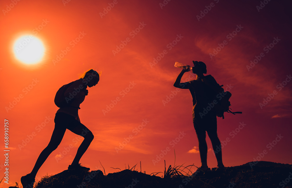 Obraz premium Happy young couple relax after climbs to the top of the mountains near the ocean