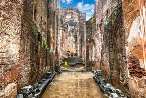 Lankatilaka temple in Polonnaruwa photo