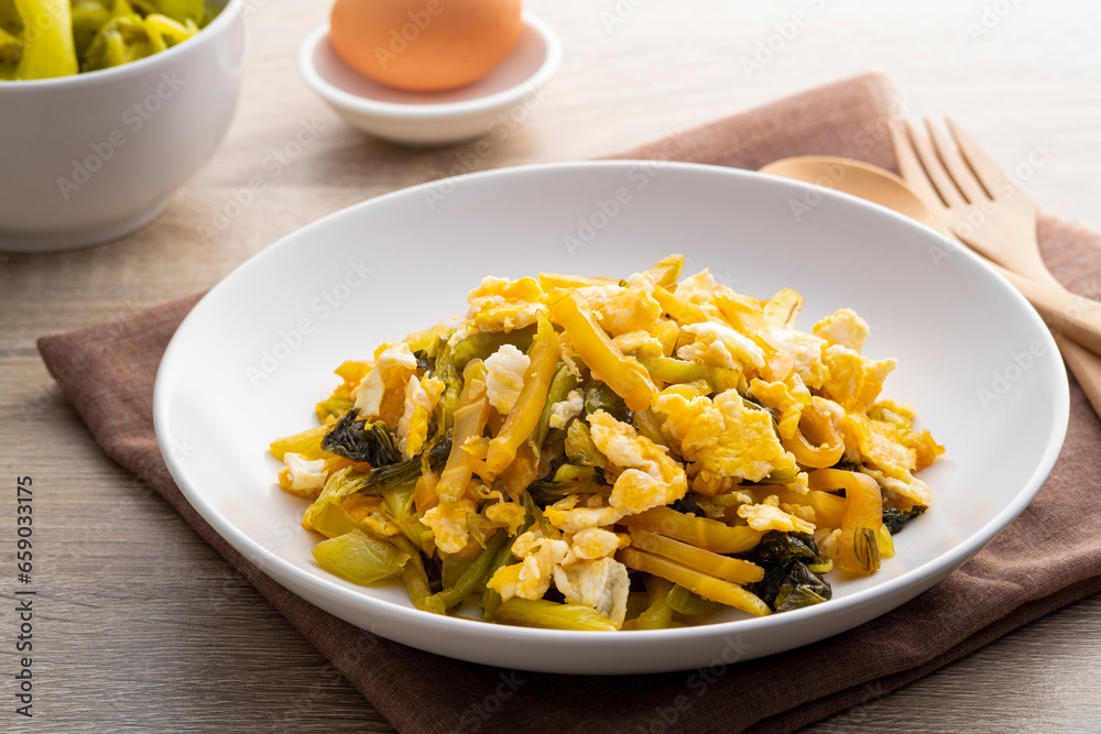 Stir Fry Pickled Green Mustard with Egg (Pak Kad Dong Sai Khai) Stir Fry Pickled Green Mustard with Egg (Pak Kad Dong Sai Khai)