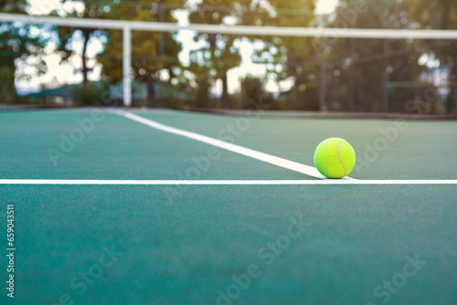 Tennis ball on court © Mariusz Blach