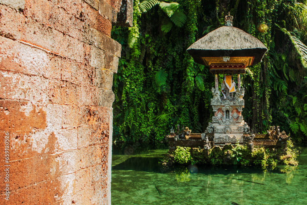 Fototapeta premium fountain in the temple