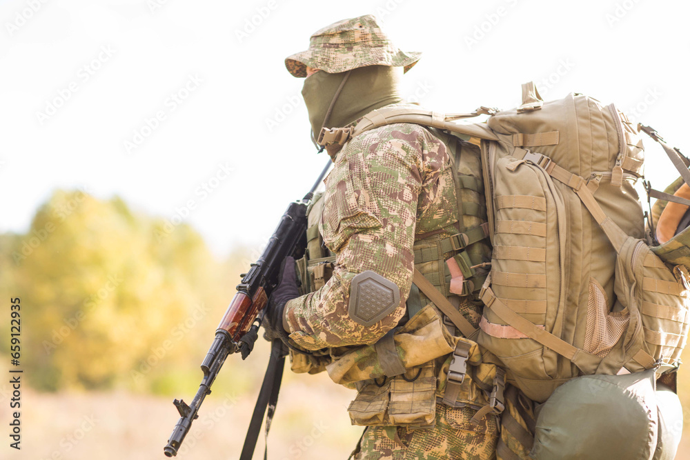 Obraz premium Ukrainian soldier in military uniform 